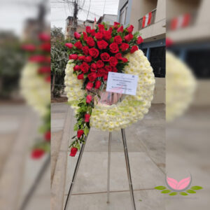 Corona Chiara de rosas